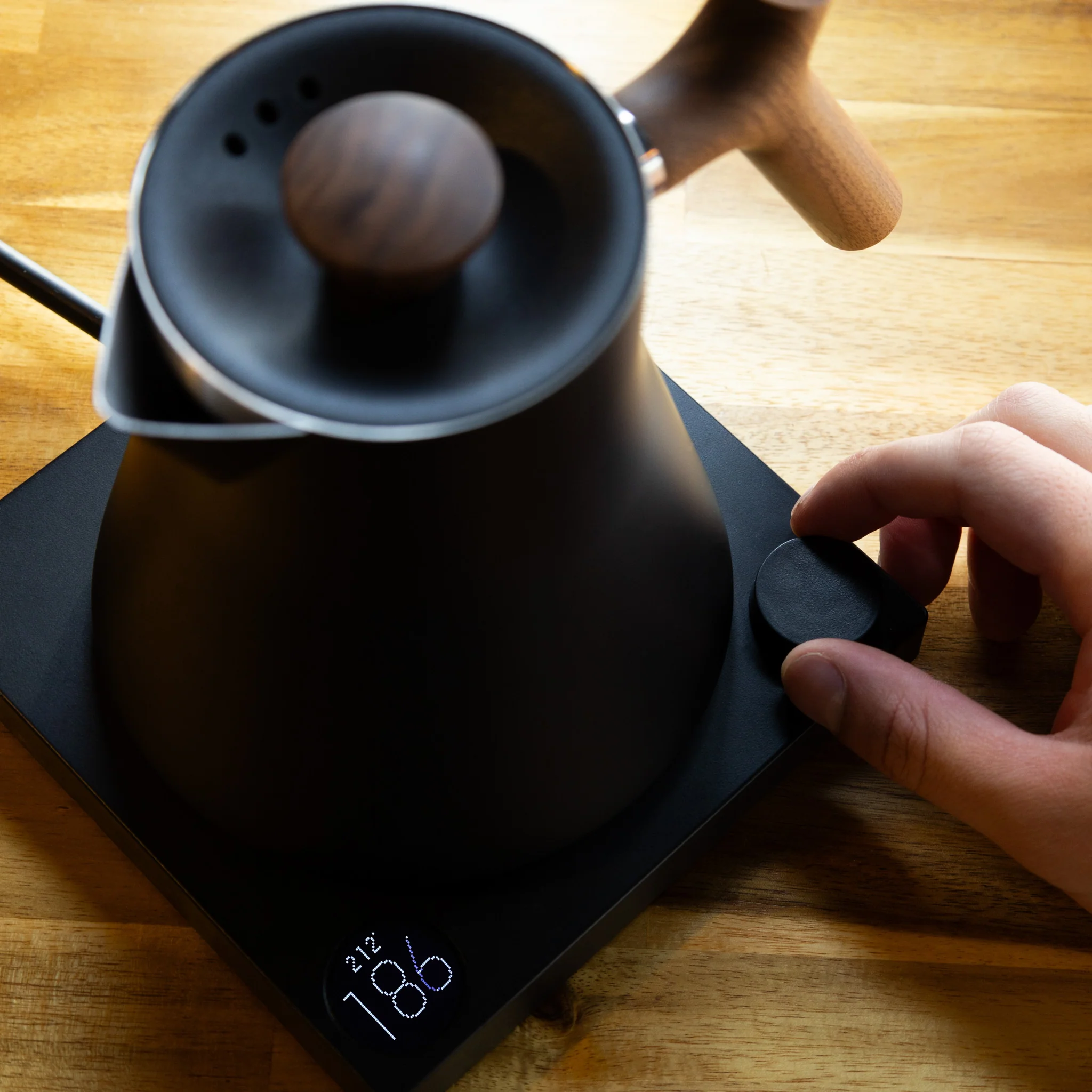 Corvo EKG Electric Kettle - Image 3